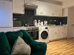 Beautiful 3-Bedroom Apartment in Central B'ham